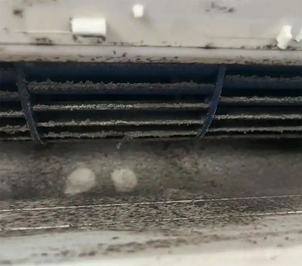 迎江空调吹的风有股烧焦味是怎么回事